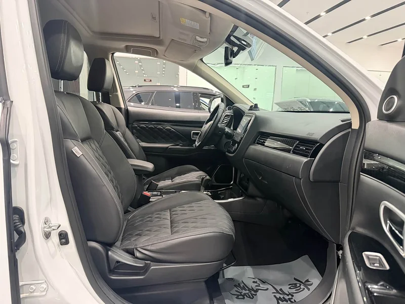 Mitsubishi Outlander — фото 18
