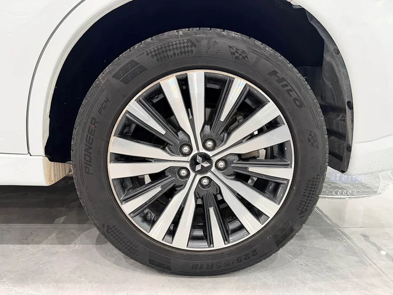 Mitsubishi Outlander — фото 19