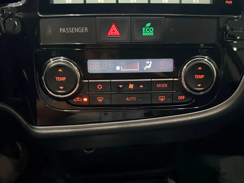 Mitsubishi Outlander — фото 20