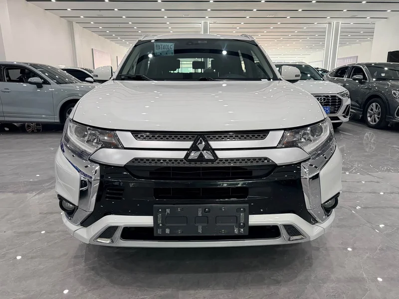 Mitsubishi Outlander — фото 2