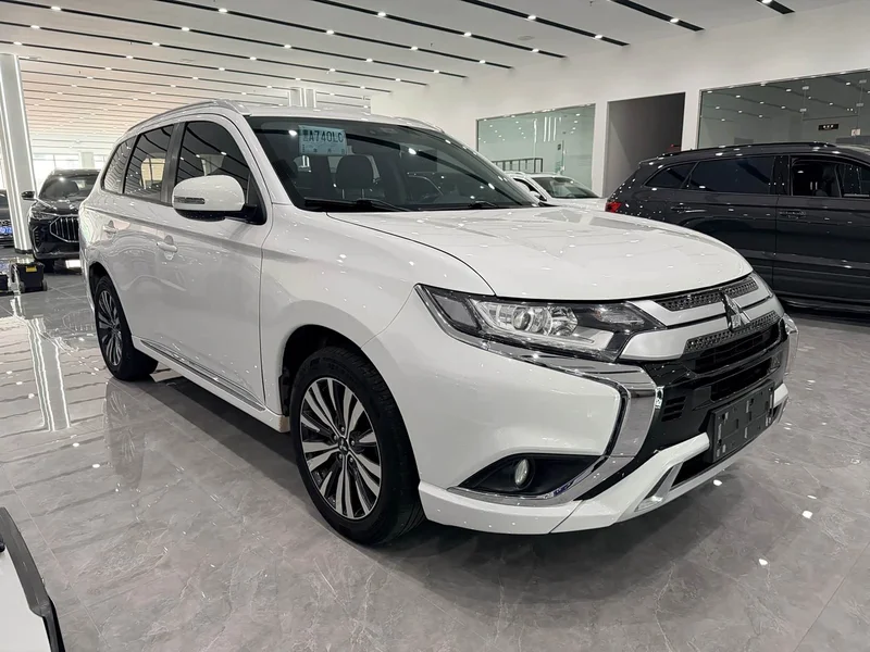 Mitsubishi Outlander — фото 3