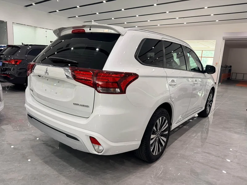 Mitsubishi Outlander — фото 6