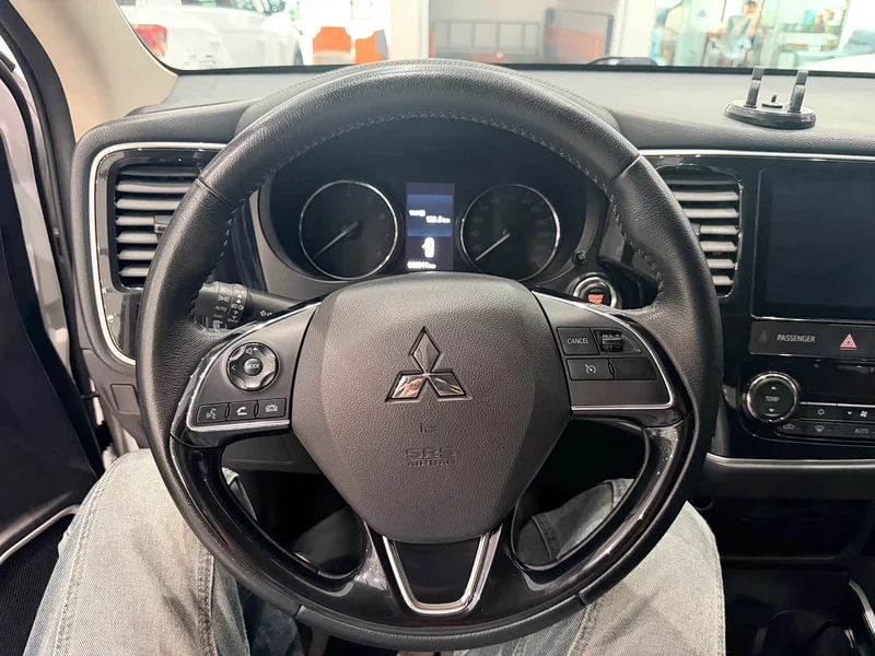 Mitsubishi Outlander — фото 10