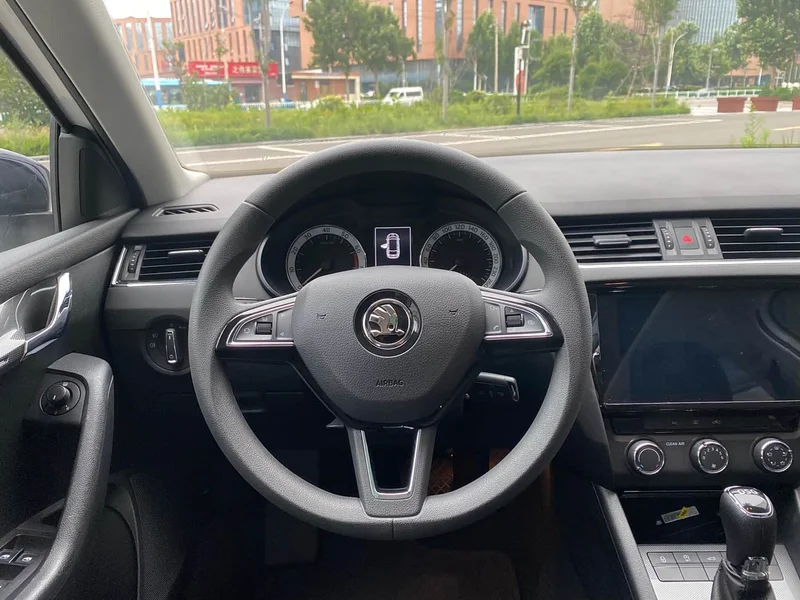 Volkswagen Octavia — фото 13