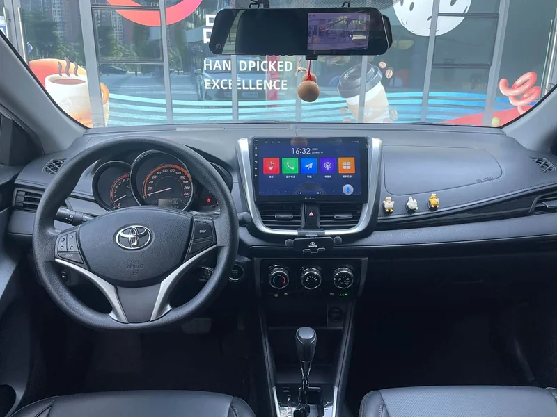 Toyota Yaris L — фото 12