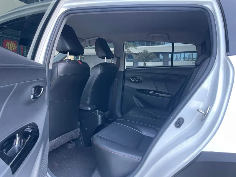 Toyota Yaris L — фото 14
