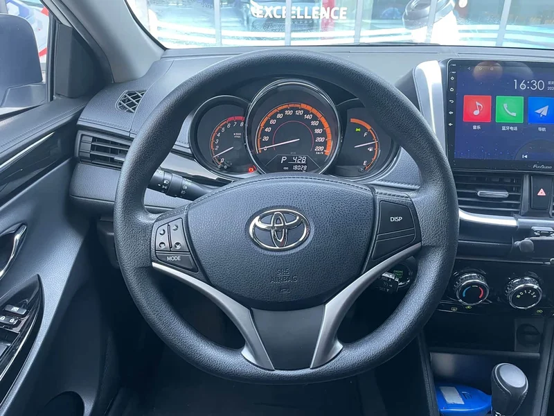 Toyota Yaris L — фото 15