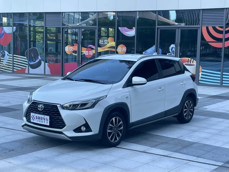 Toyota Yaris L — фото 4