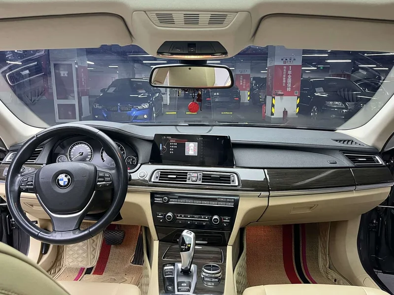 BMW 7-Series — фото 18