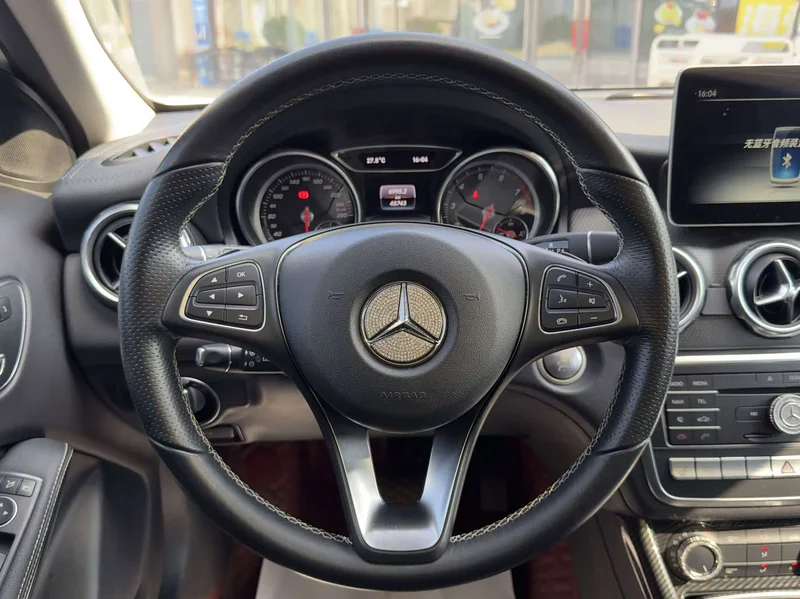 Mercedes-Benz GLA-Class — фото 11