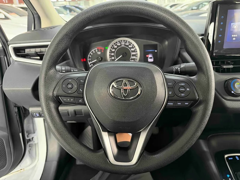 Toyota Corolla — фото 12