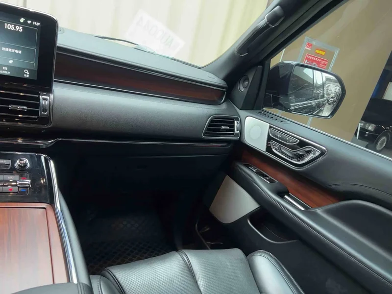 Lincoln Navigator — фото 16