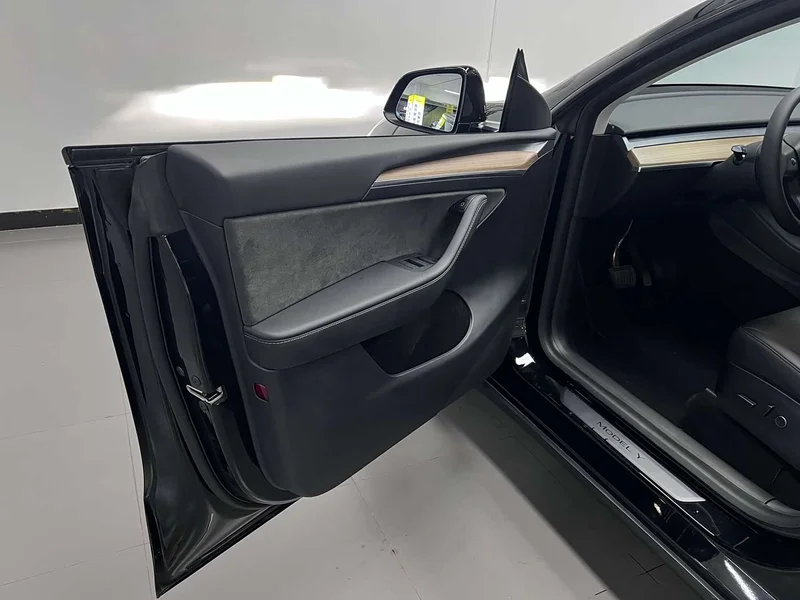 Tesla Model Y — фото 15