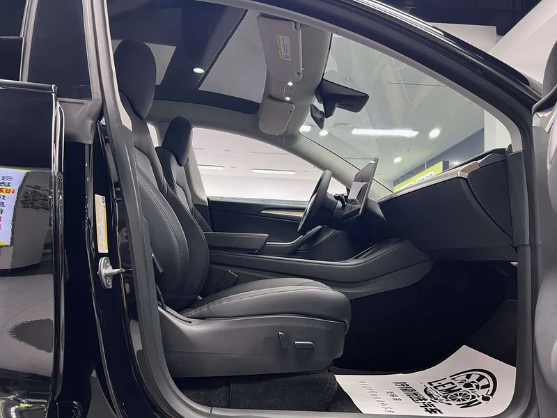 Tesla Model Y — фото 18