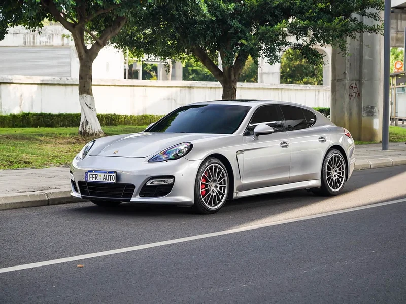 Porsche Panamera — фото 1