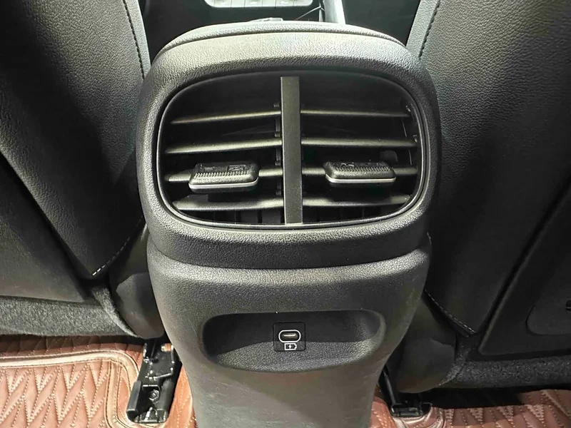 Hyundai Elantra — фото 14