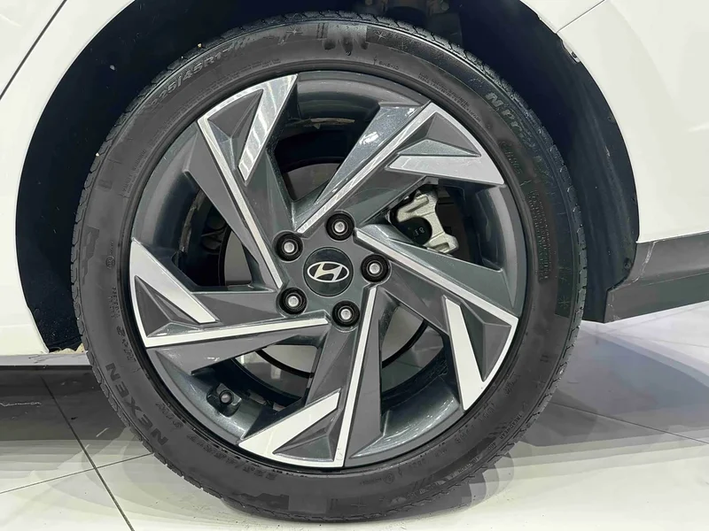Hyundai Elantra — фото 17