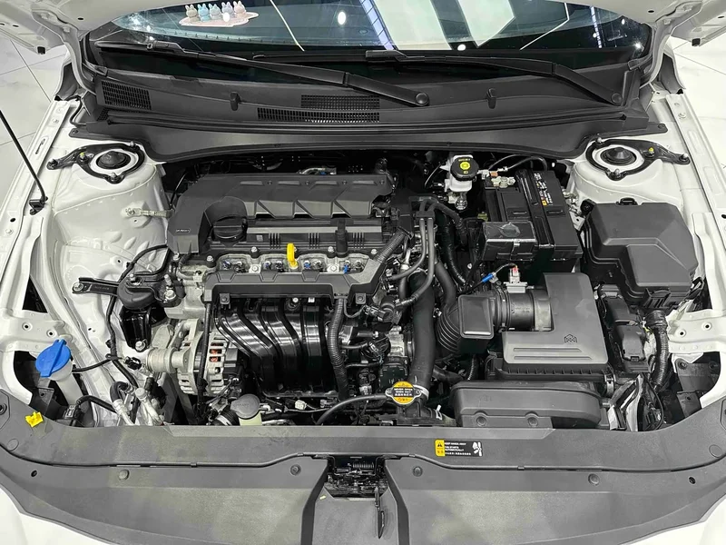 Hyundai Elantra — фото 21
