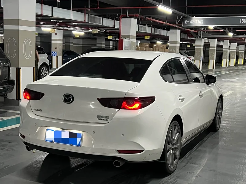 Mazda 3 Axela — фото 15