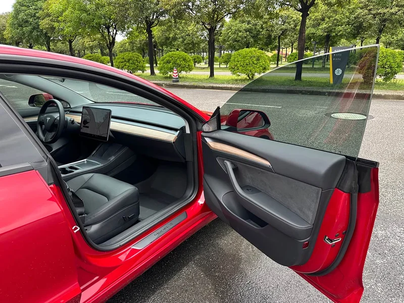Tesla Model 3 — фото 12