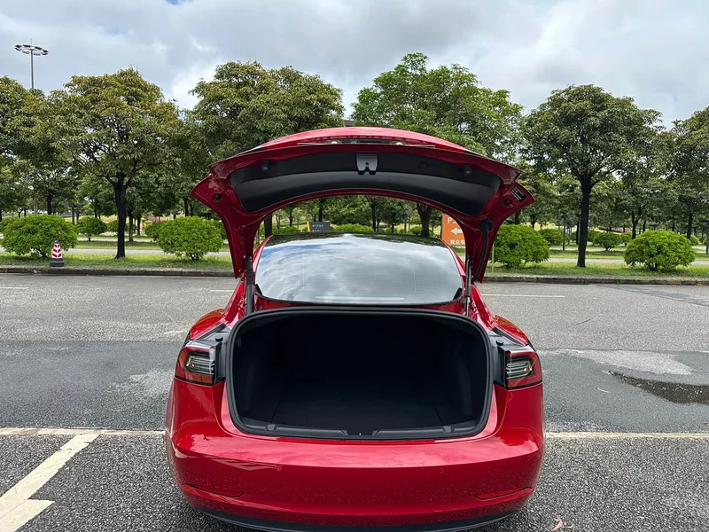 Tesla Model 3 — фото 17