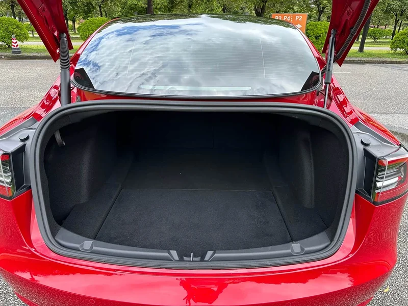 Tesla Model 3 — фото 18