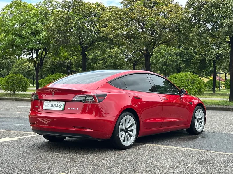 Tesla Model 3 — фото 5