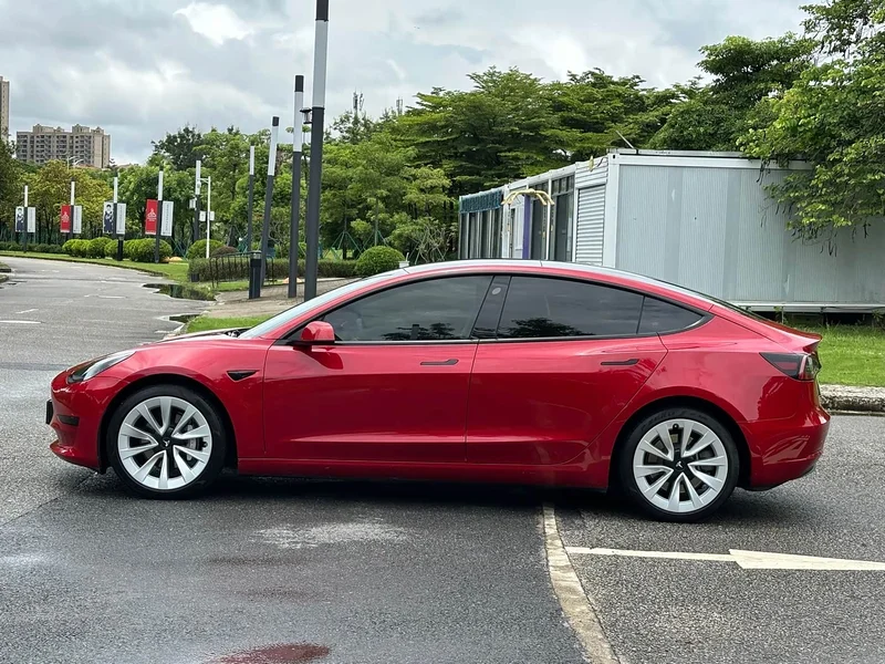 Tesla Model 3 — фото 7