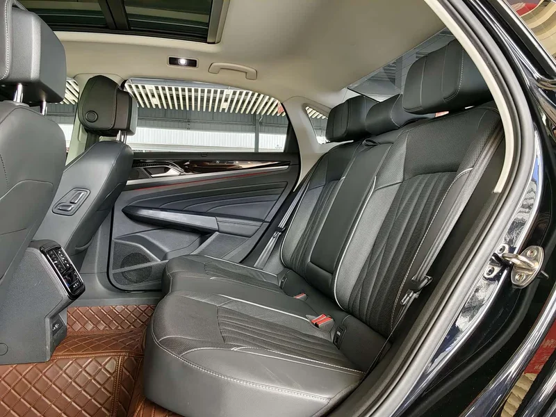 Volkswagen Passat — фото 14