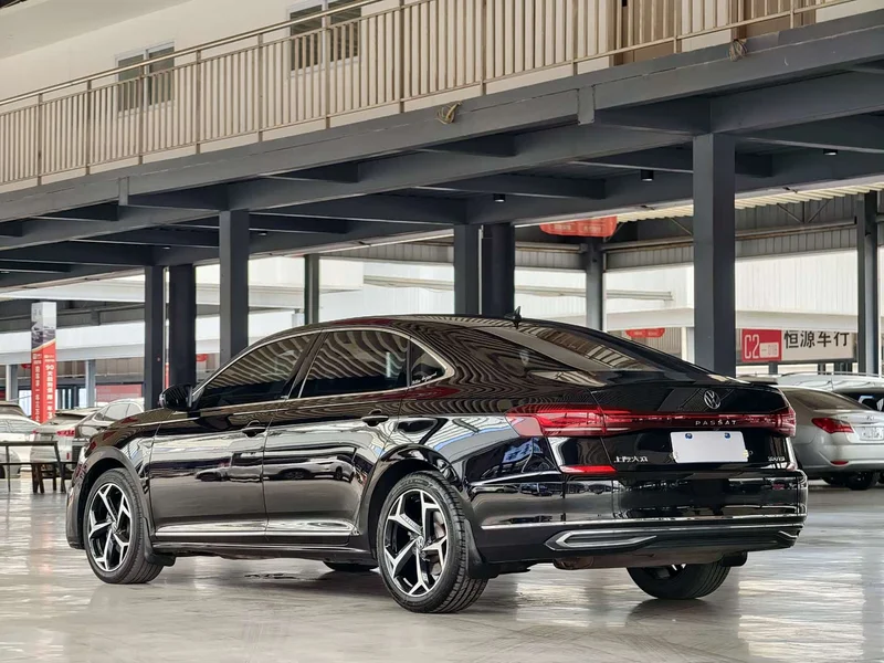 Volkswagen Passat — фото 16