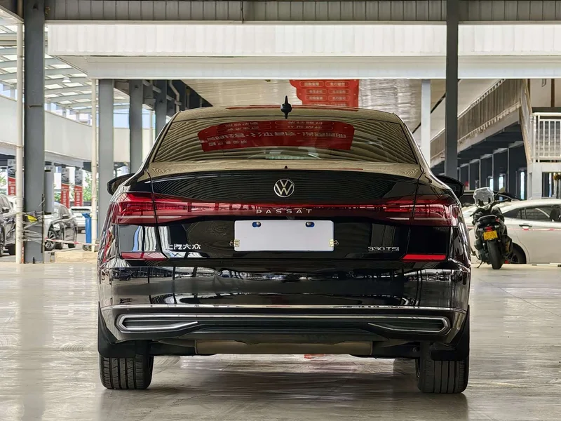 Volkswagen Passat — фото 17