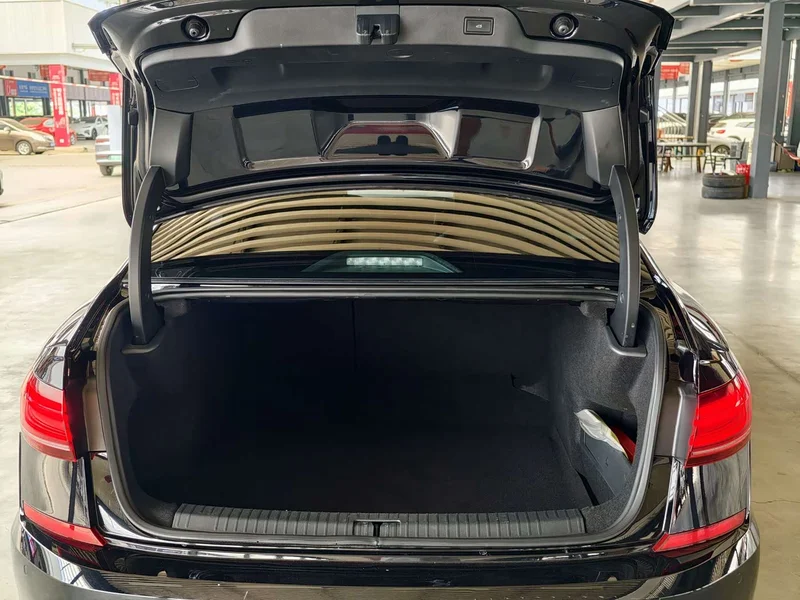 Volkswagen Passat — фото 19