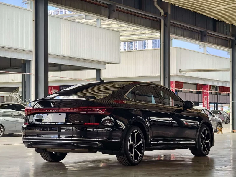 Volkswagen Passat — фото 21
