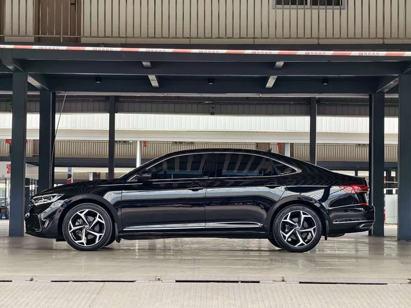 Volkswagen Passat — фото 24