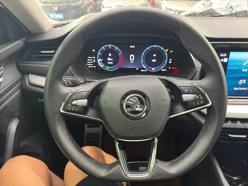 Volkswagen Octavia — фото 12