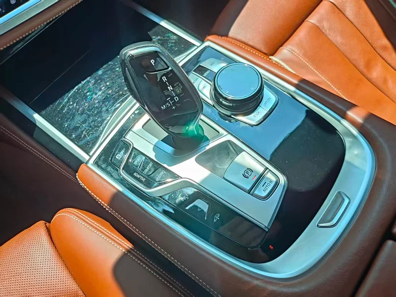 BMW 7-Series — фото 11