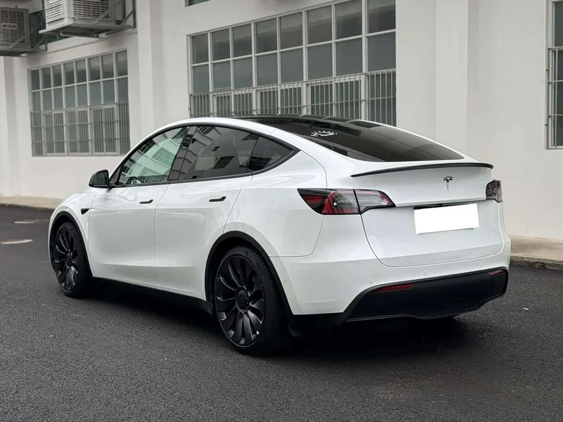 Tesla Model Y — фото 13