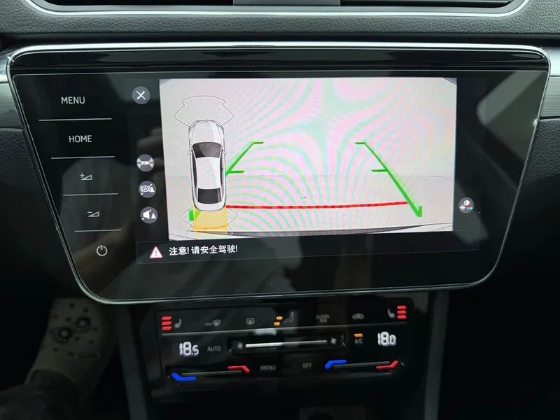 Skoda Superb — фото 11