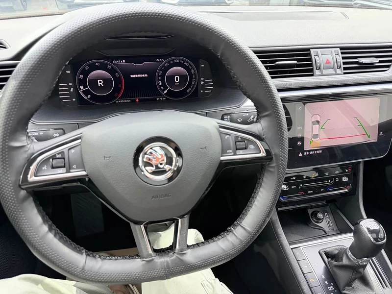 Skoda Superb — фото 13