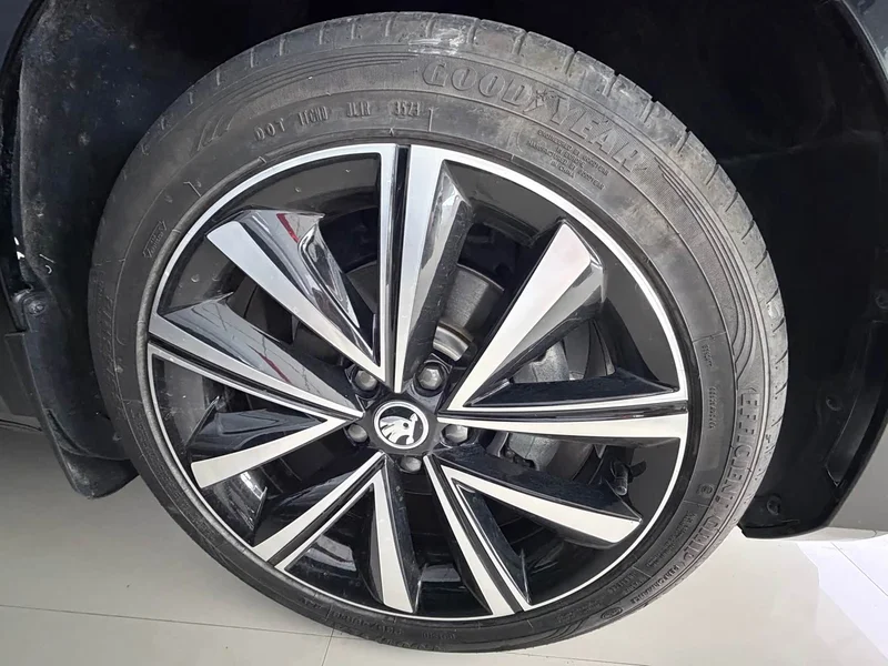 Skoda Superb — фото 15