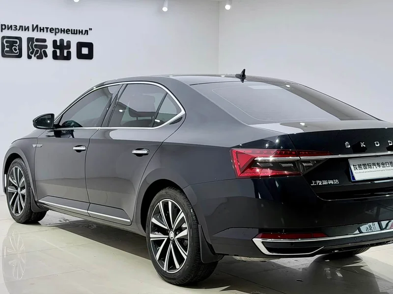 Skoda Superb — фото 6