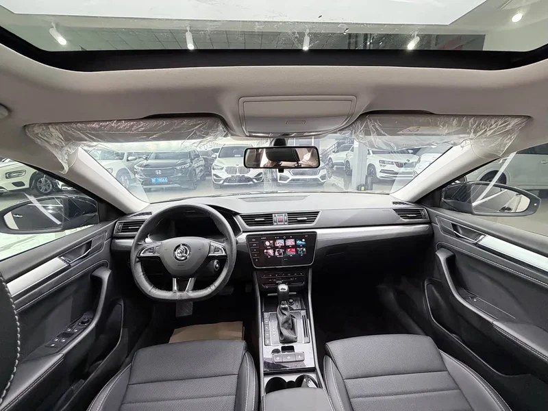 Skoda Superb — фото 9
