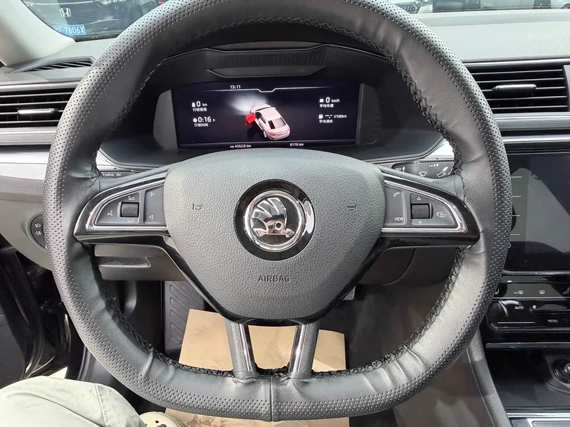 Skoda Superb — фото 10
