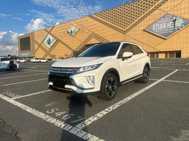 Mitsubishi Eclipse Cross — фото 1