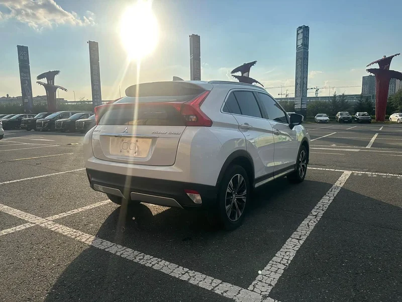 Mitsubishi Eclipse Cross — фото 9