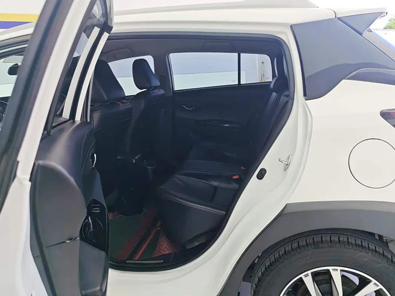 Toyota Yaris L — фото 11