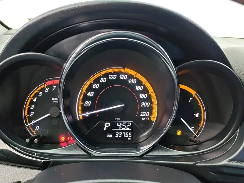 Toyota Yaris L — фото 14