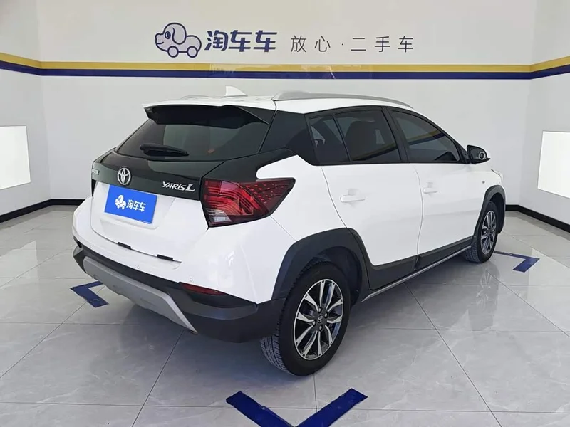Toyota Yaris L — фото 3