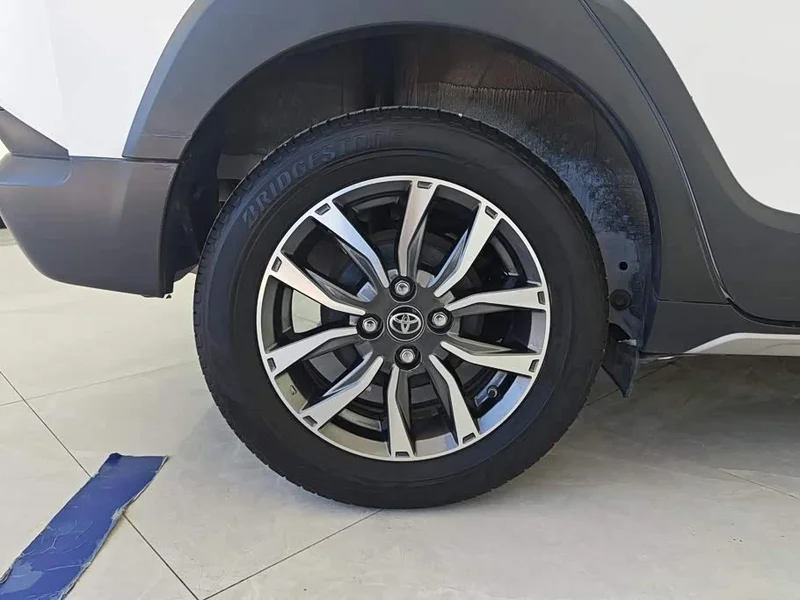 Toyota Yaris L — фото 6