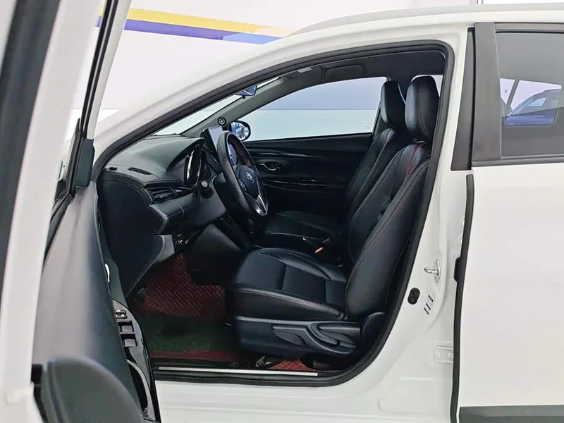 Toyota Yaris L — фото 9